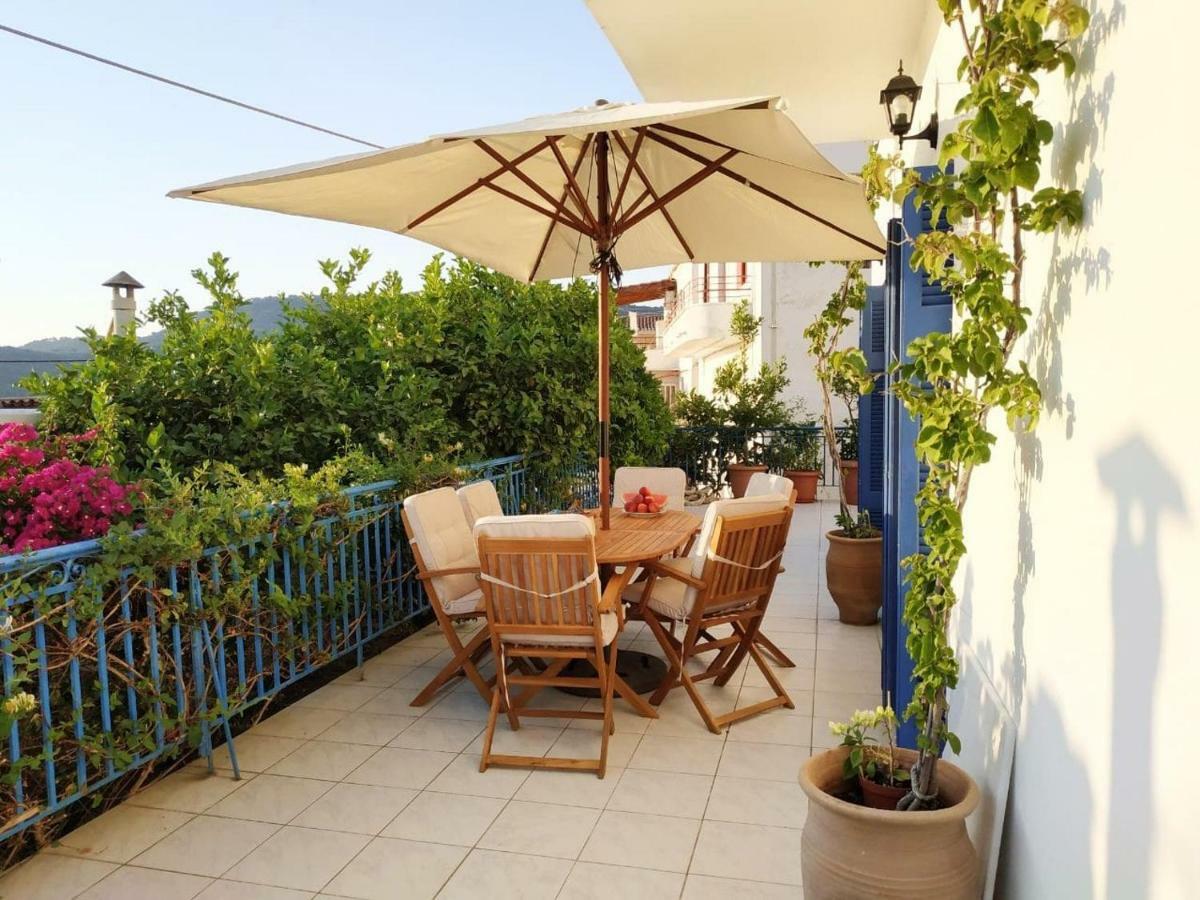 Aquarella-Stylish Veranda Apartment In Centre Of Poros Town المظهر الخارجي الصورة
